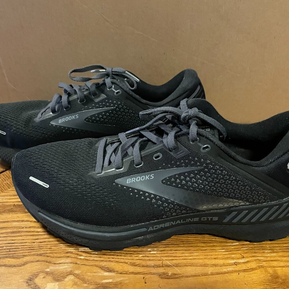 Brooks Adrenaline GTS 22 Mens Athletic/Casual Shoes: Black/Gray: Size 12